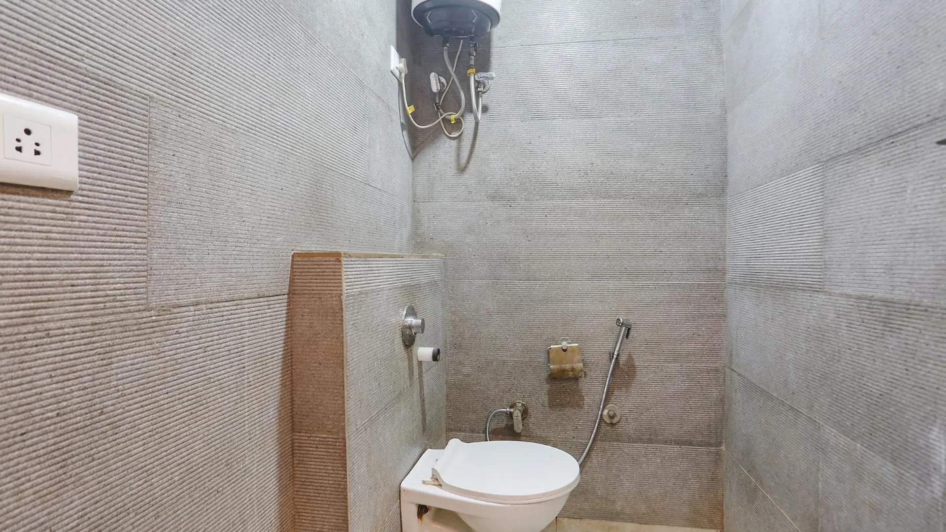 Fabhotel Gold Inn Janakpuri Delhi