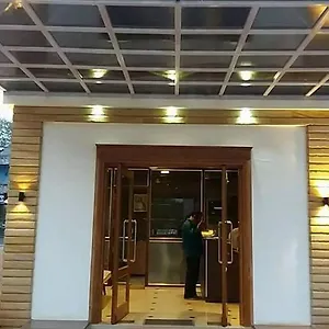  Hotel Premier Tourist Home India